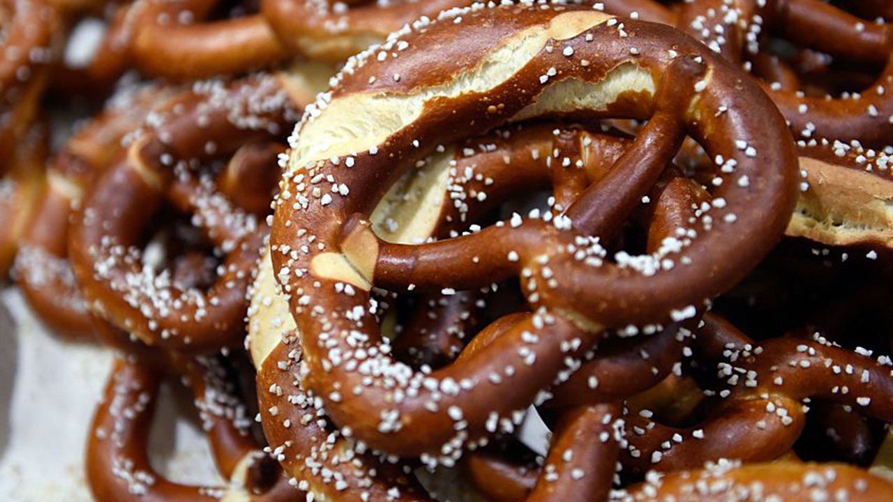 Students served pretzels covered in oven cleaner, lawsuit claims — Hempstead Schools news
